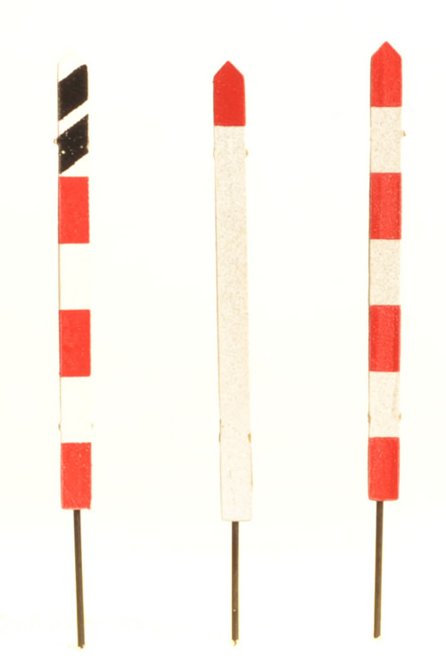 Ferro Train M-611-FM - Whistle posts (3 kinds) set, on signposts